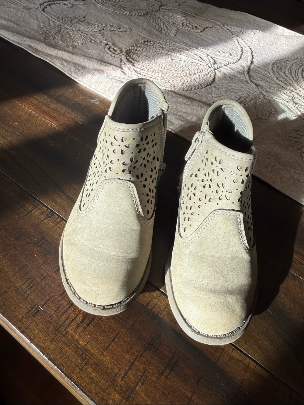 Kids Suede Ankle Boots in grey